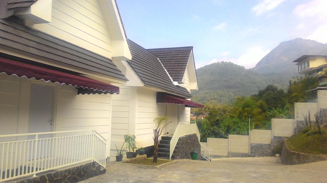 Amaranta Guest House Batu  Exterior foto